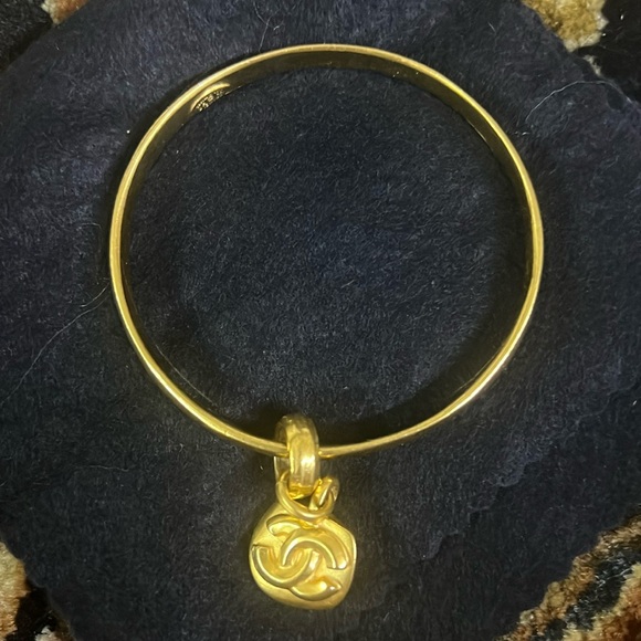 Chanel VINTAGE BRACELET 96P FRANCE - Picture 1 of 8